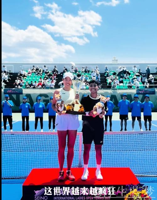 张帅携手汤森首夺双打冠军 张帅携手汤森首夺双打冠军